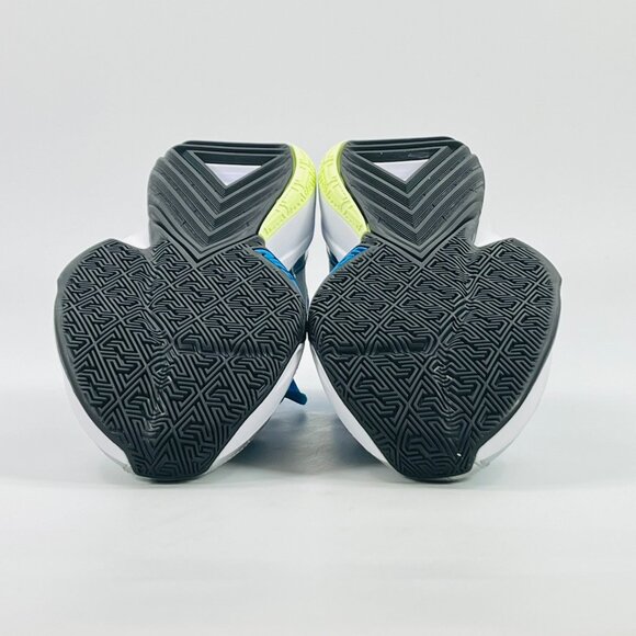 Athletic_Shoes